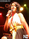 Rihanna11209_6.jpg