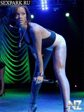 Rihanna11224_6.jpg