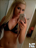 71_7_cute_girls_with_iphone.jpg